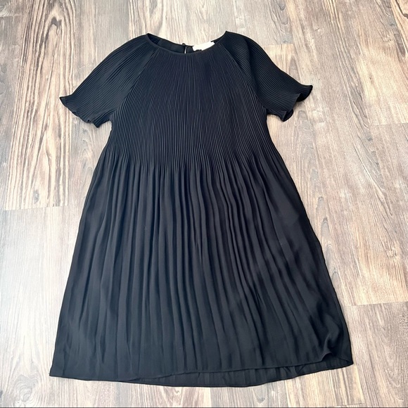 Michael Michael Kors Black Pleated Short Sleeve Dress - Picture 2 of 11